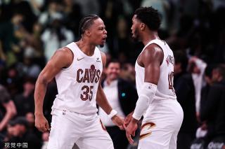 他在篮下的 他在篮下的